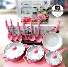 SET DE OLLAS Y JUEGO DE UTENCILIOS DE COCINA 13PZ ROSADA